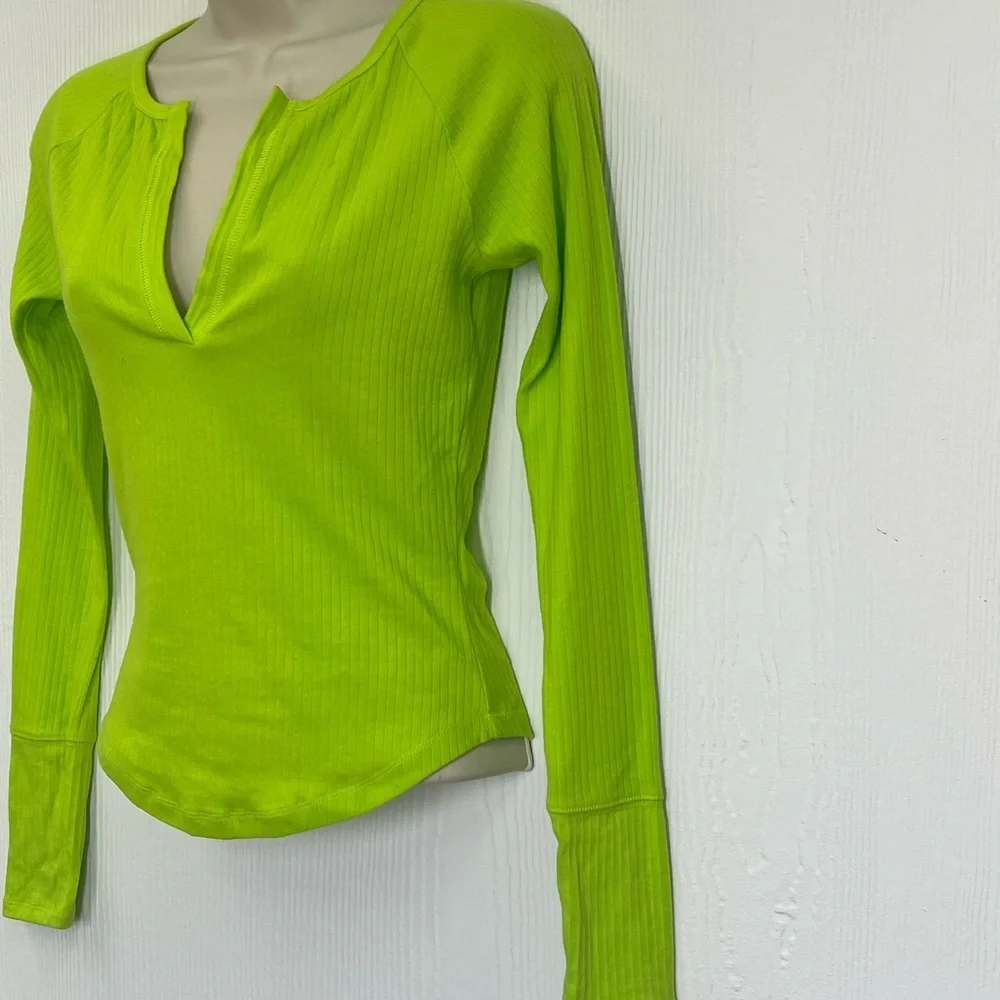 Free People - Neon Green Ribbed V Neck Long Sleeve Lightweight Top Size Small